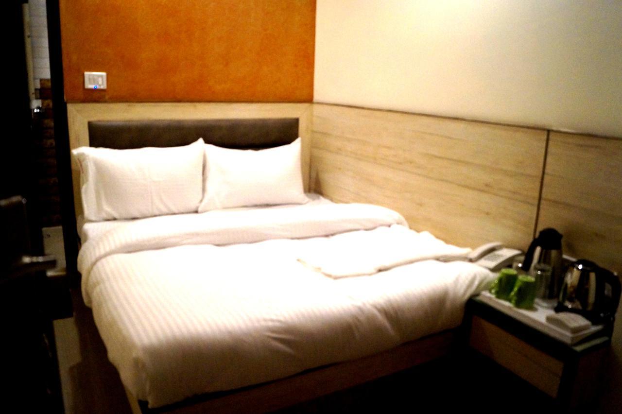 Optimum Oxford International Hotel นิวเดลี ภายนอก รูปภาพ